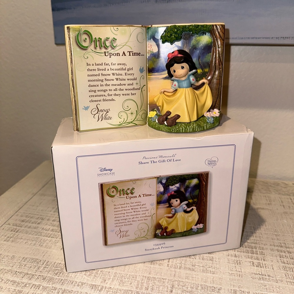 2013 Precious Moments Disney Princess Storybook Snow White 134406